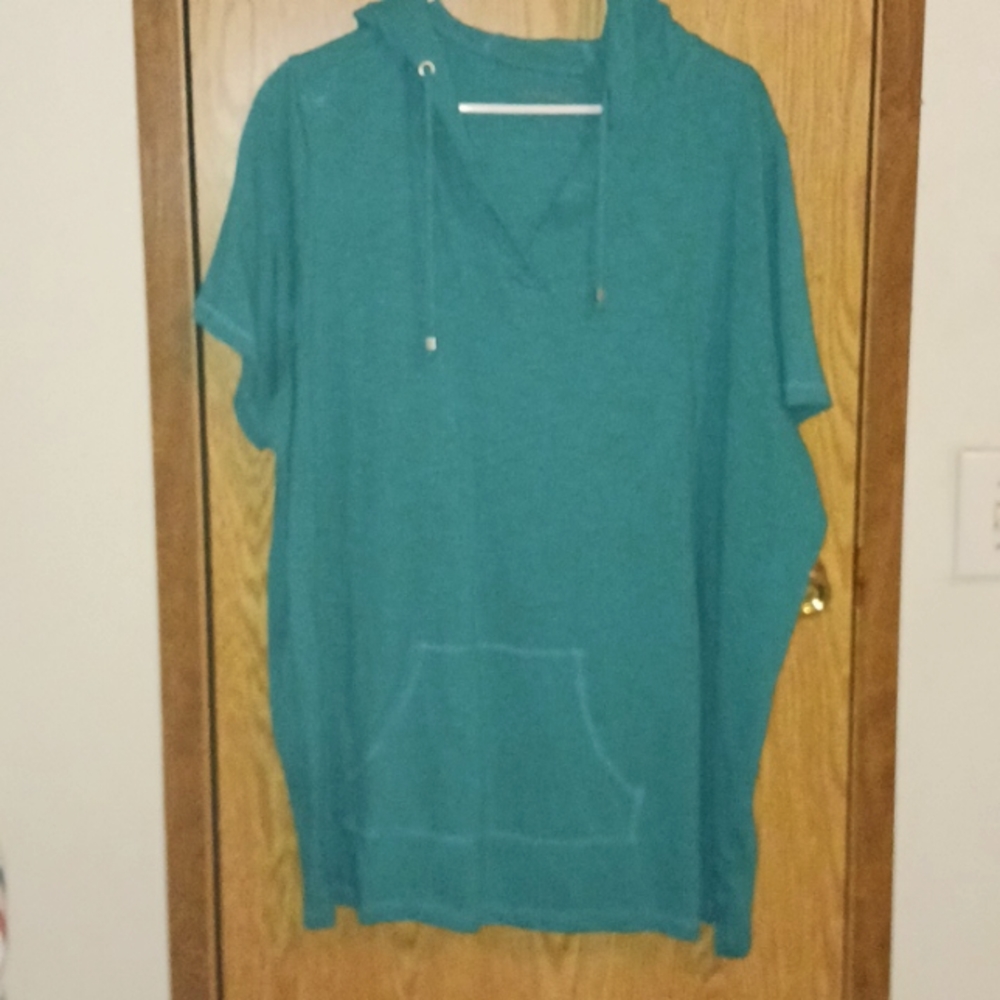 Woman Within size 30/32 green hooded tee shirt with kangaroo pockets.